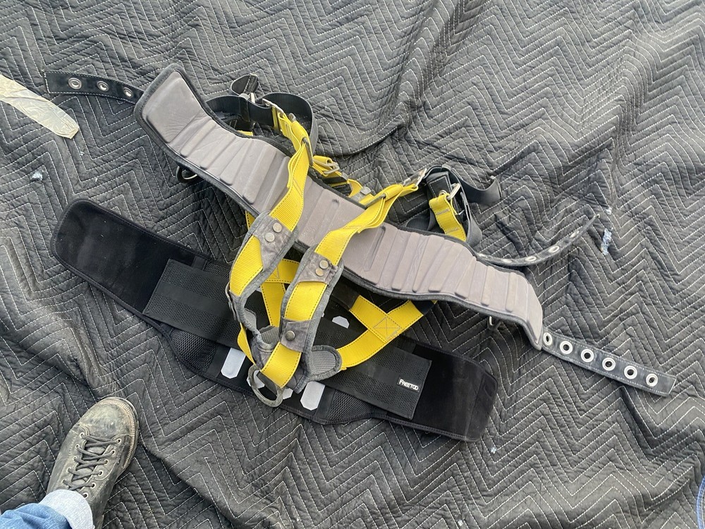 Guardian Fall Protection Construction Harness, Medium/Large 90930 Rev B W/ Belt