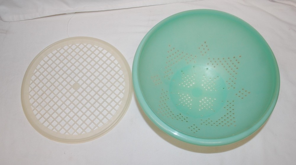 Vintage Green Tupperware Colander #339-2 & Strainer Lid #516-1 Preowned