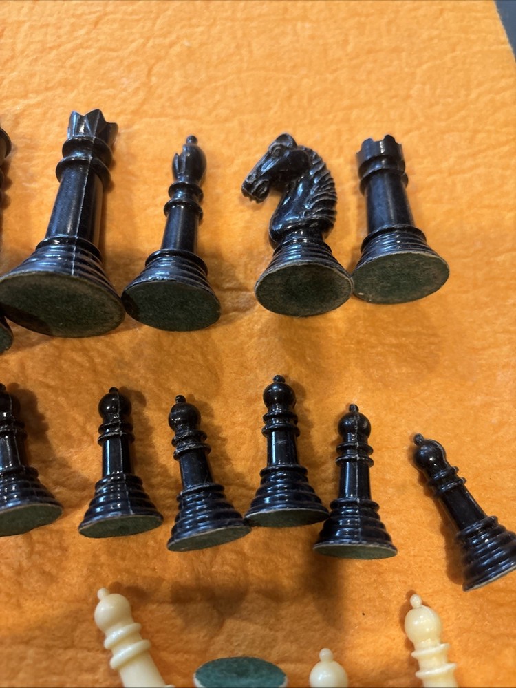 Vintage Plastic Chess Pieces. ￼ Green Felt Bottom. Hard Plastic.