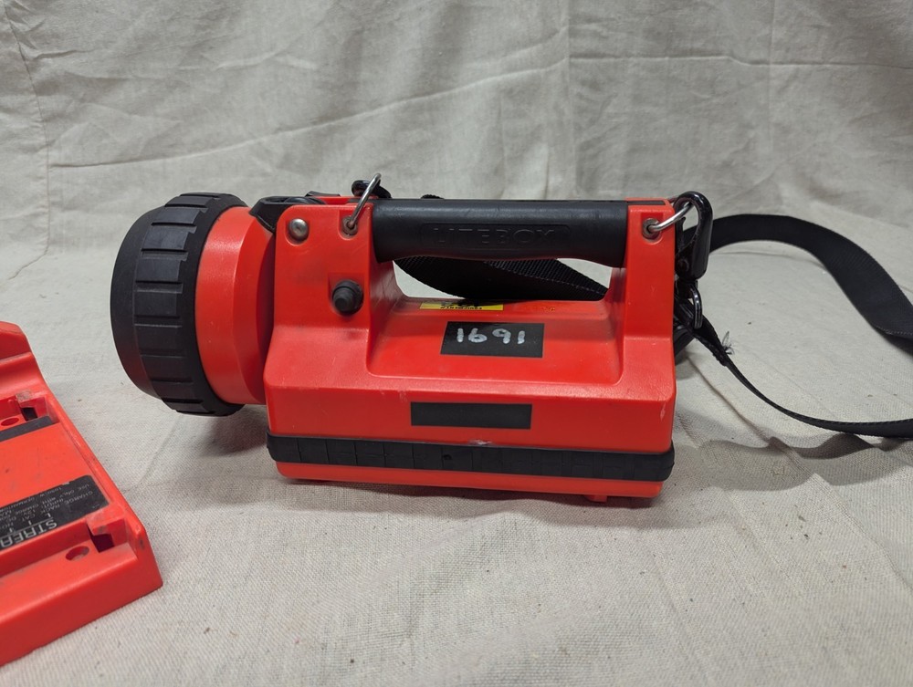 Streamlight LiteBox EMS Firefighter Flashlight With Charger