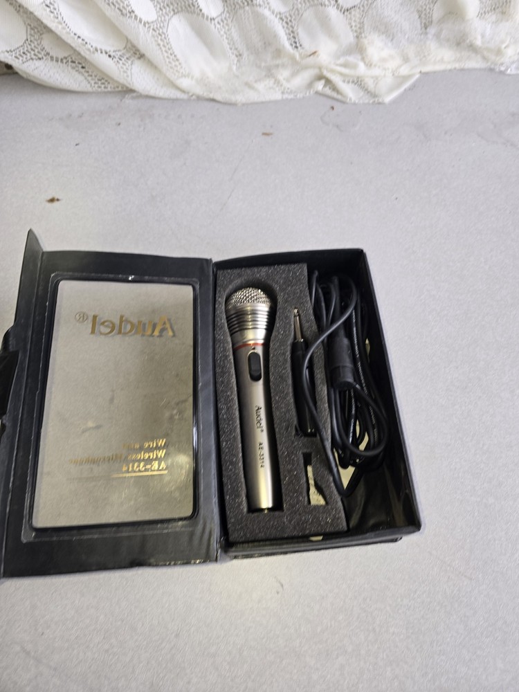 Audel AE-3314 Handheld Wired & Wireless Microphone Silver On/Off Switch