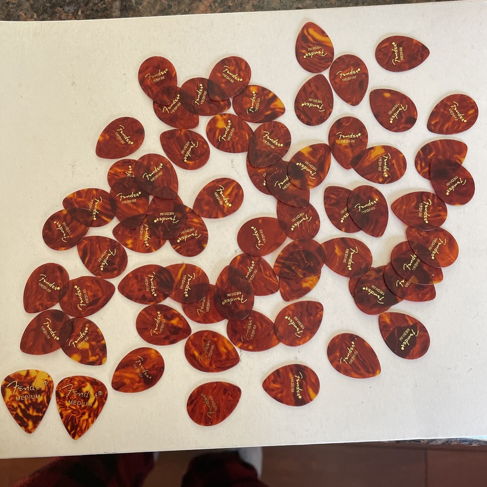 Fender 451 Classic Celluloid Guitar Picks, SHELL - MEDIUM, 55 Pieces Mostly Med