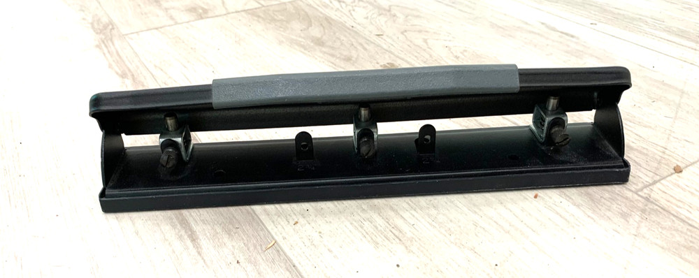 Swingline Desktop Office Hole Punch - 3 Punch BLACK