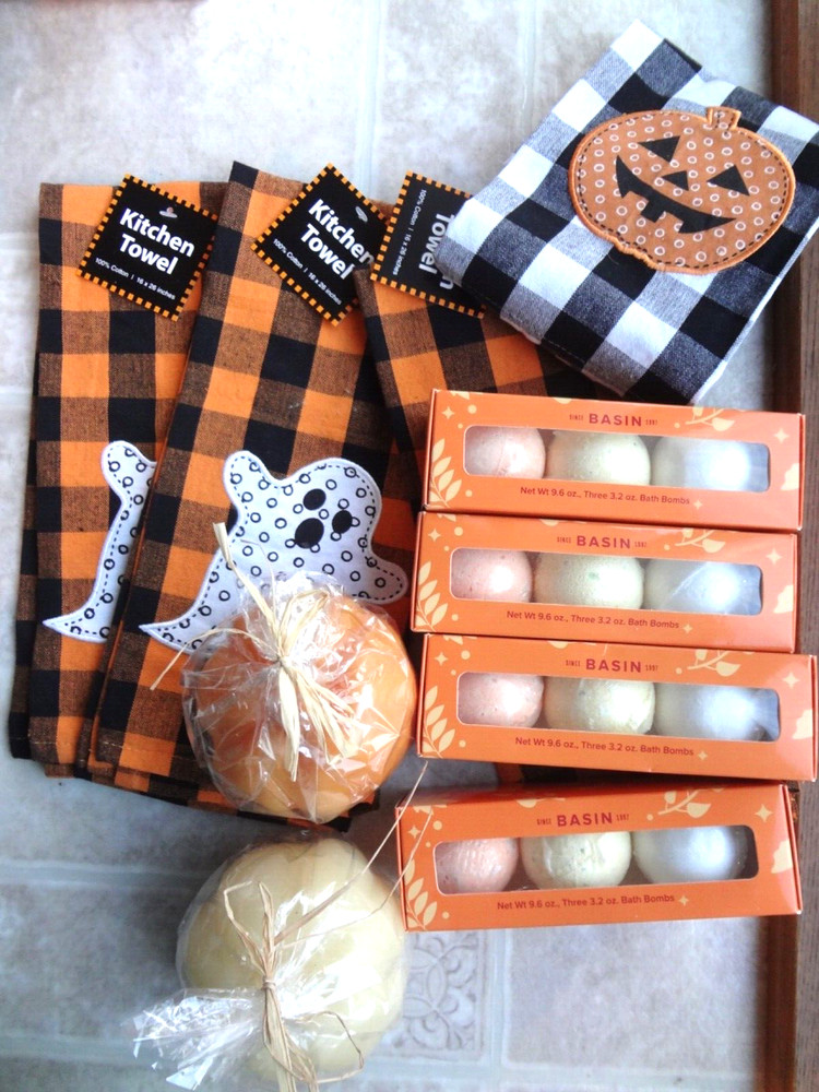 Basin Halloween Bath Bomb Set & Extra More