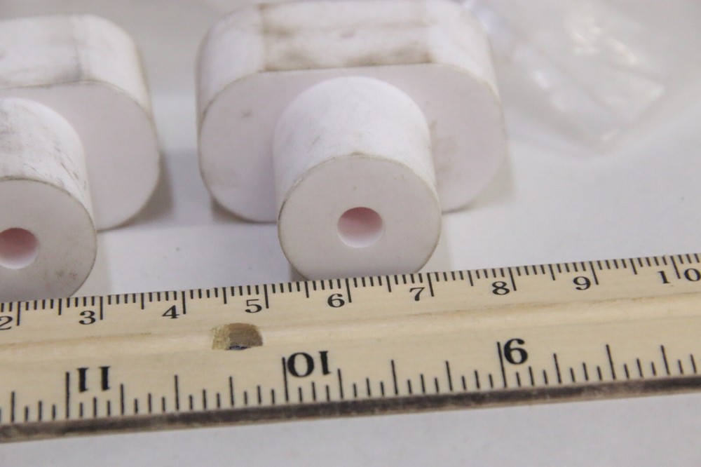 (12) Ceramic Insulators 1 1/2" "T" Shape with 2mm Through-Hole for Wire - OPEN