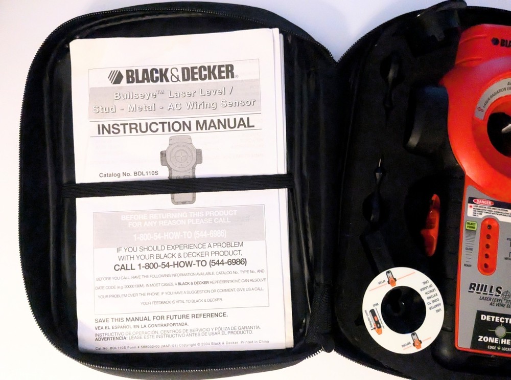 Black & Decker Bullseye Auto Leveling Laser w/Stud Sensor Zip Storage Case VG