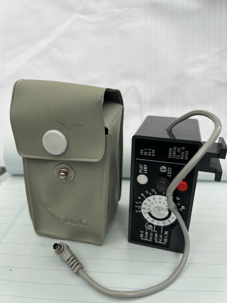 Canon Flash Unit — Model J-3 (Un Tested) With case