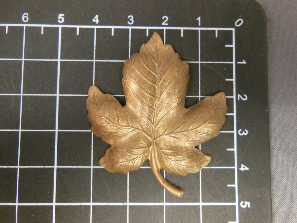 Maple leaf Curled brass stamping jewelry finding (osb247)