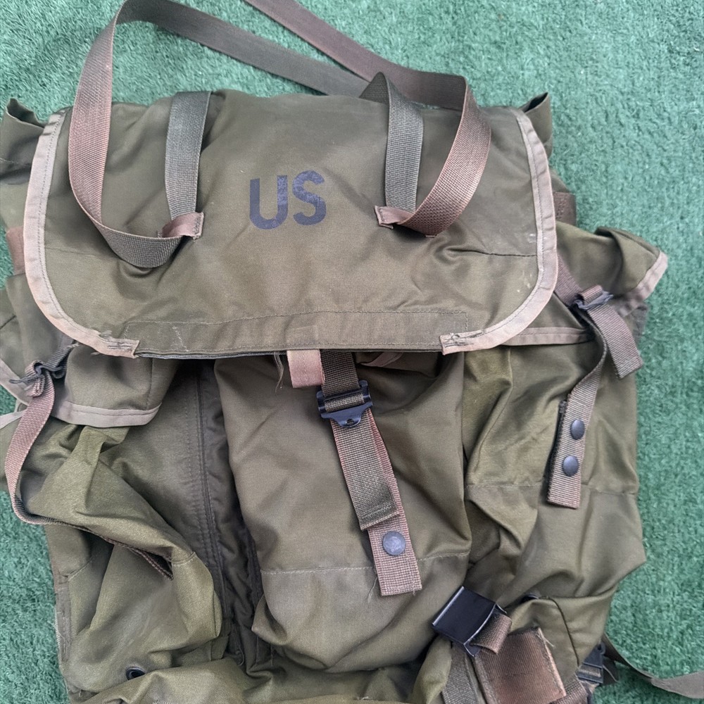 Military Combat Field Pac Lc-1 Medium.