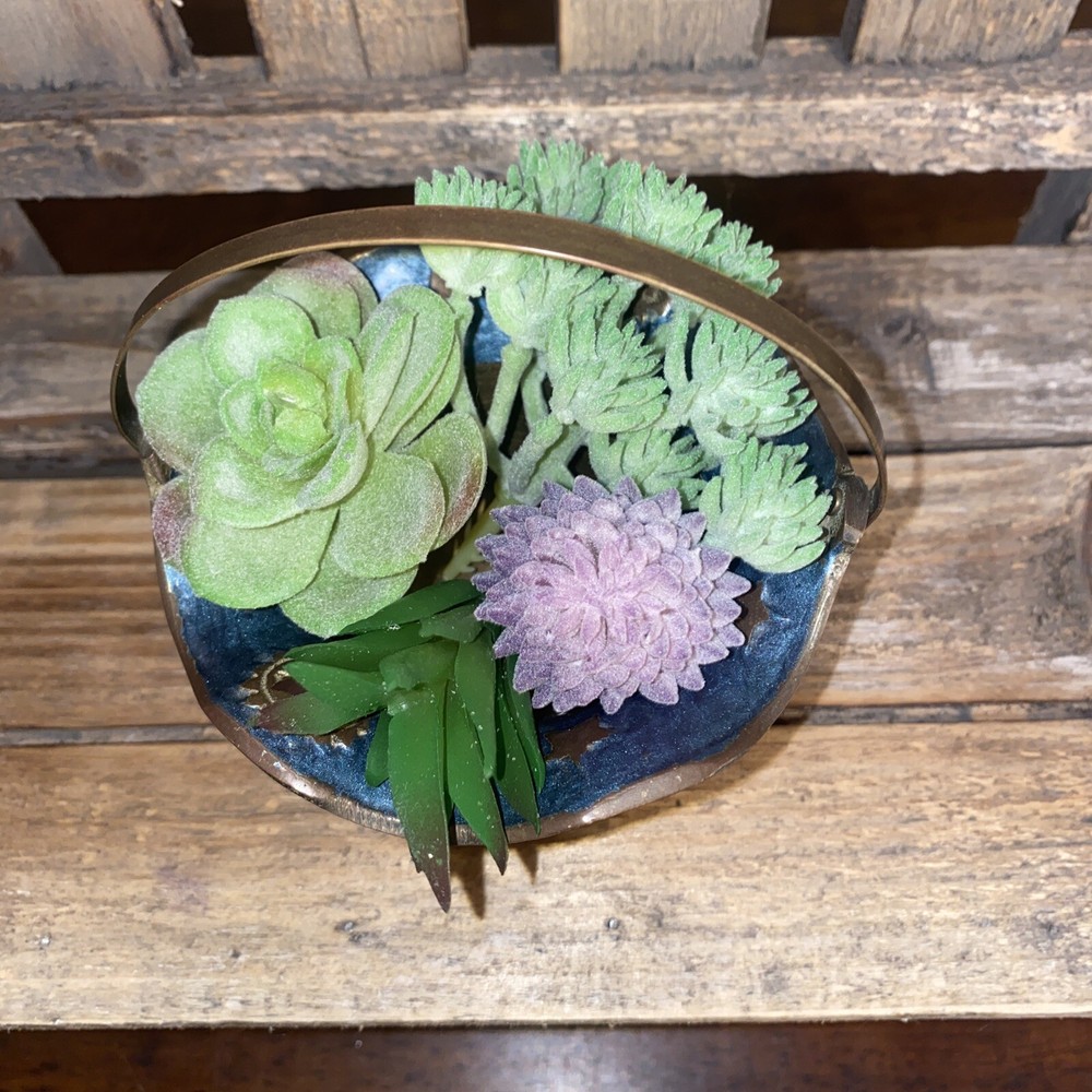 Brass Ruffled Edge Basket Decoration