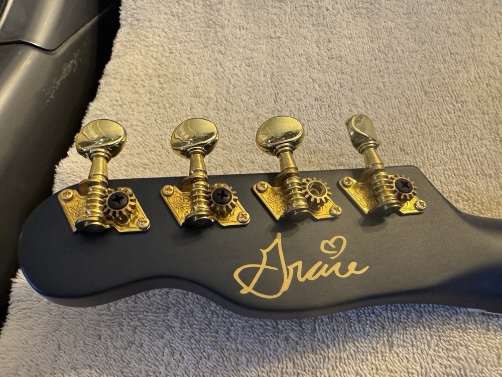 Fender Grace VanderWaal Moonlight Soprano Ukulele Uke