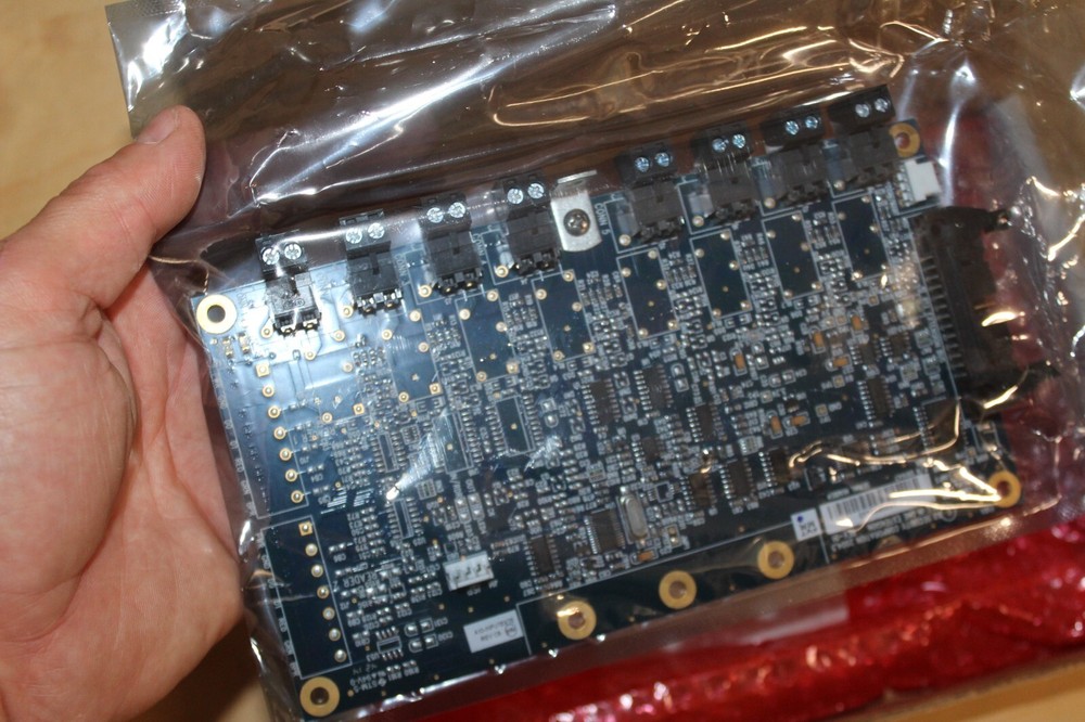 IEI 0580120 eMerge Output Module 8 Input / Output ~ NEW ~ (o)
