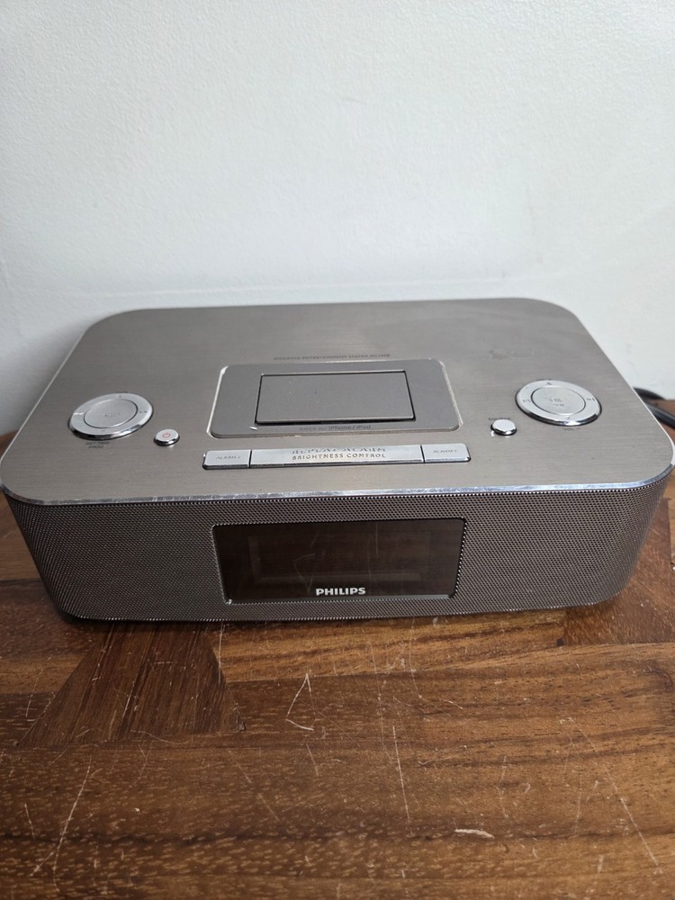 Phillips DC290B/37 Docking System 30 Pin iPhone Player Charger Alarm Clock READ