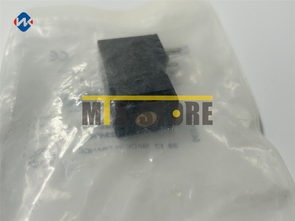 1PCS New Parker P2E-KS32C1 Solenoid Valve