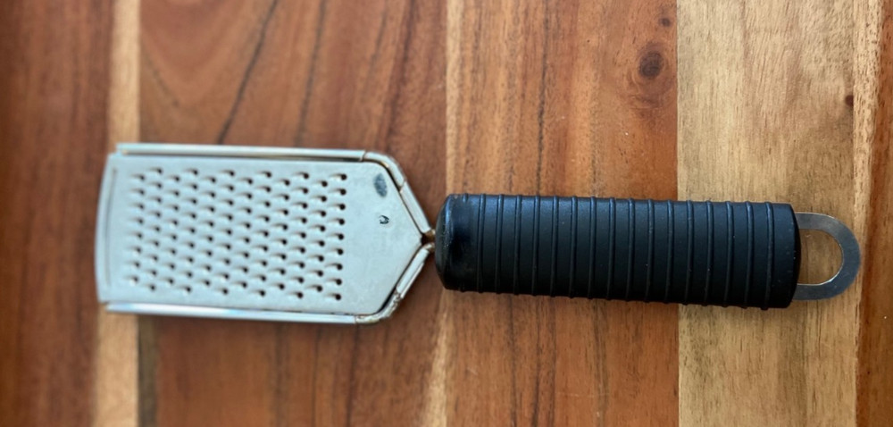 Set of 3 Kitchen Graters – 2 Microplane‑Style Graters + Handheld Zester – EUC