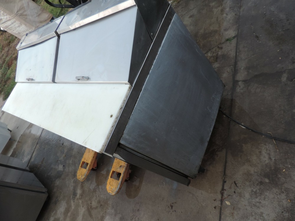 REFRIGERATED PREP. PIZZA SANDWICH TABLE (CONTINENTAL)