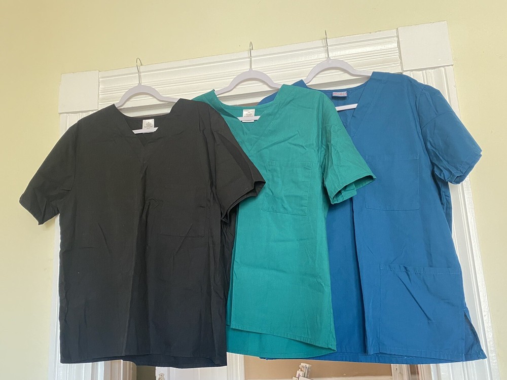 Women’s Scrub Sets (3)