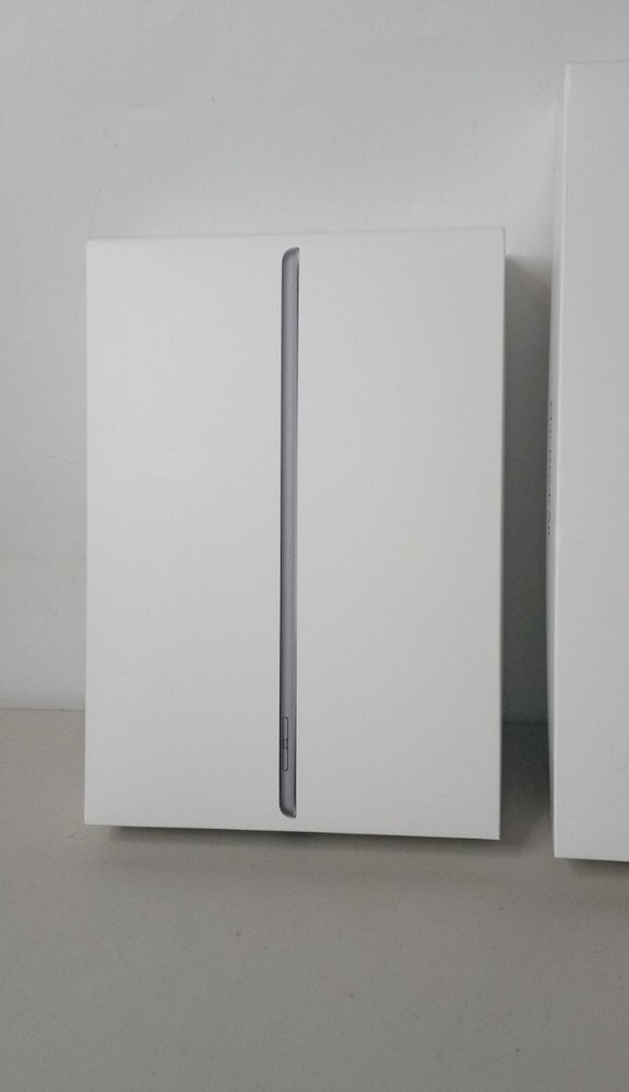 Apple iPad 64GB 9th Generation + MacBook Air empty boxes + Inserts ONLY No iPad