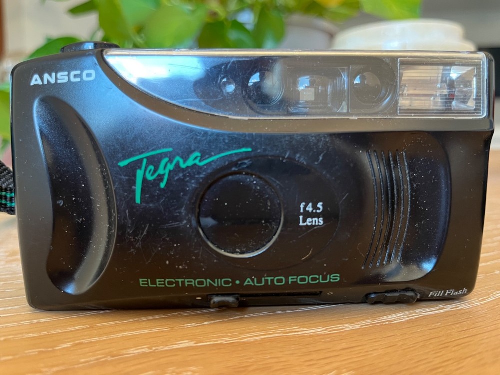 Ansco 35mm Camera Tegra Auto Focus Flash Load Advance Rewind, with camera case
