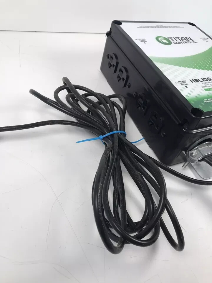 Titan Controls Helios 12 (240 Volt) 8-Light Controller with Dual Trigger Cords