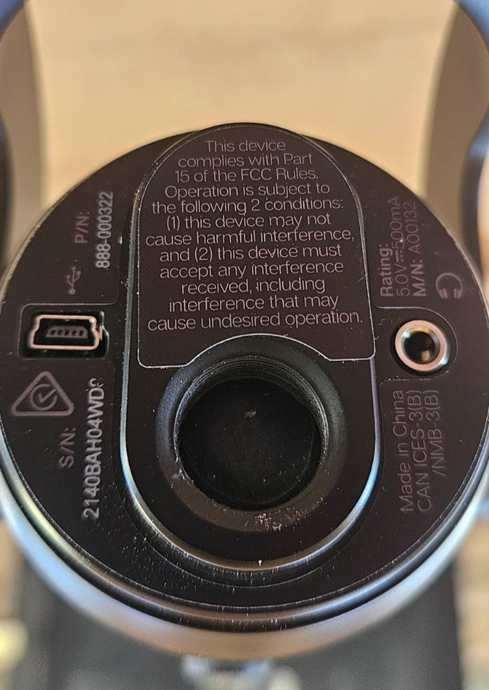 BLUE CAN ICES-3 (b) MICROPHONE WITH STAND