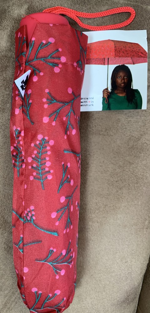 WOMENS COMPACT UMBRELLA RED HOLIDAY BERRIES SUPER CUTE!!