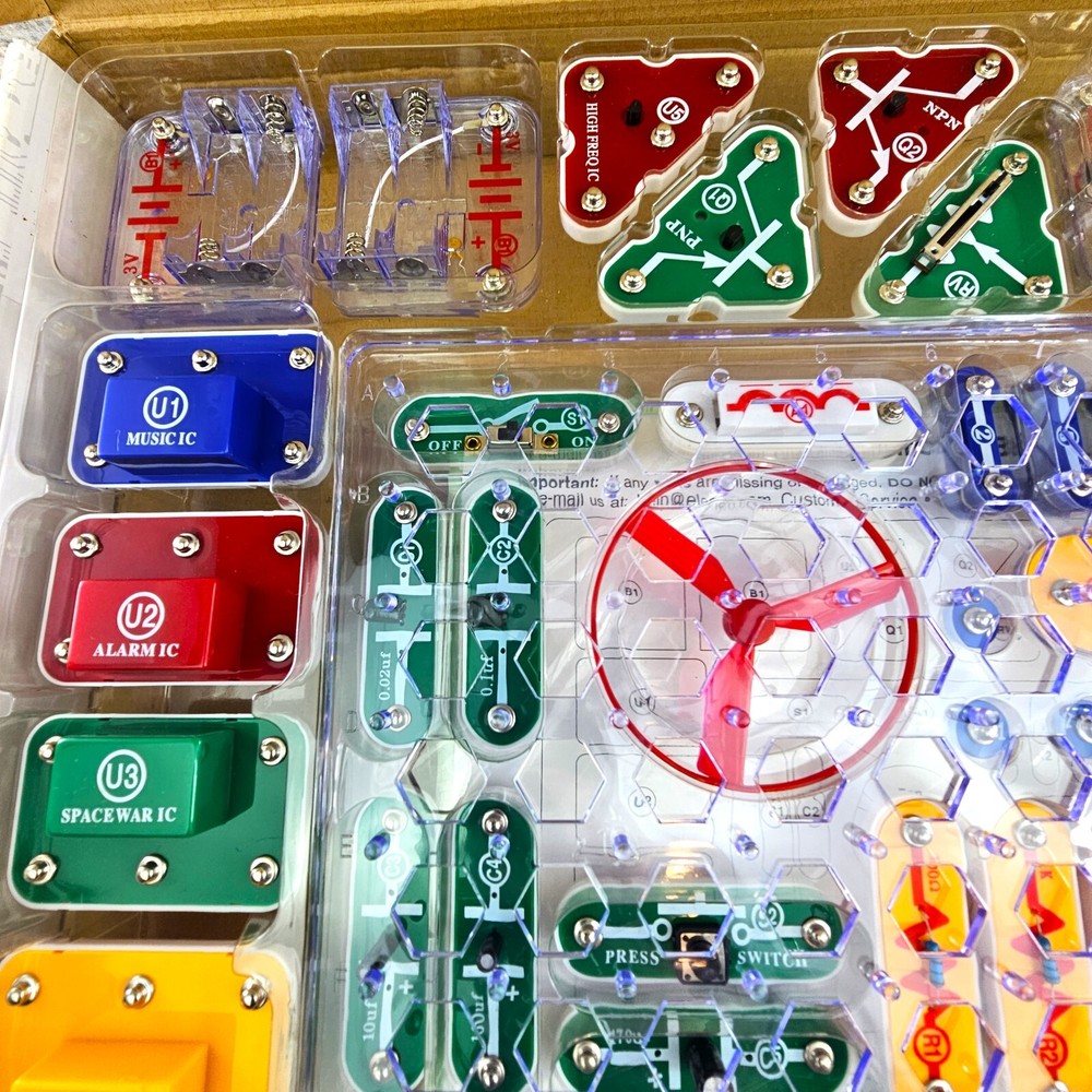 Snap Circuits SC-300 Electronics Exploration Kit 300 Projects Home Schooling Ed