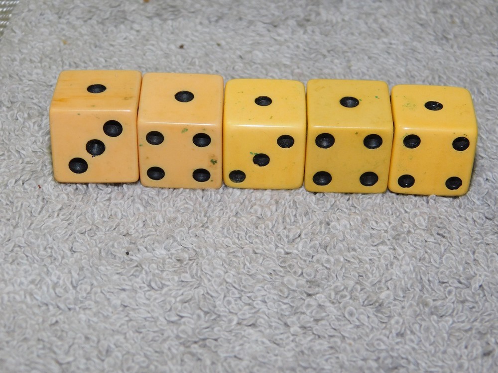 5/8" Bakelite Spot Dice Set Good Condition