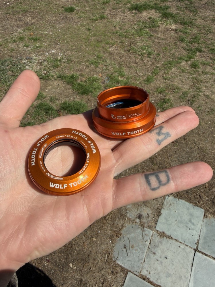 Wolf Tooth performance EC44/ZS 44 headset