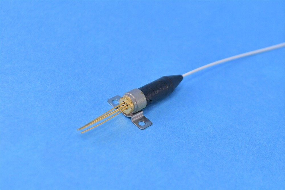 QPhotonics Diode Laser Module Built-in Photodiode Connector QFLD-1550-2SAX