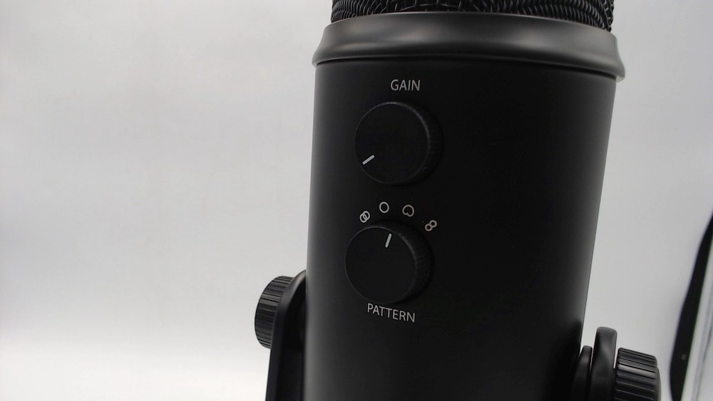 Logitech Creators Blue Yeti USB Microphone for Gaming PC1725813 PC1725813