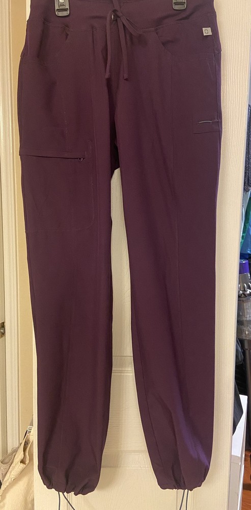 cherokee scrubs women set M