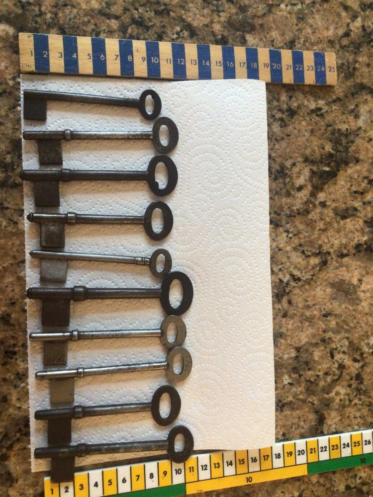 10 Vintage Uncut Keys