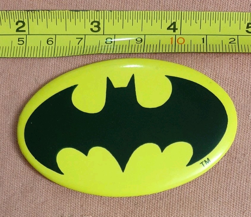Vintage DC Comics Batman Symbol Logo Oval Button Pin Pinback Yellow Black