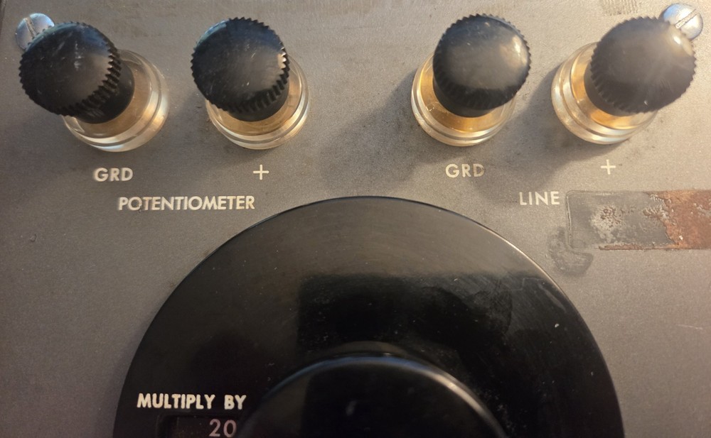 Vintage Leeds & Northrup 7592 Volt Box 750 Ohms/Volt (Untested)