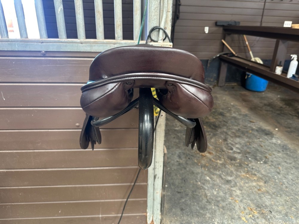 Schleese Jeté Jump Saddle - 17.5"