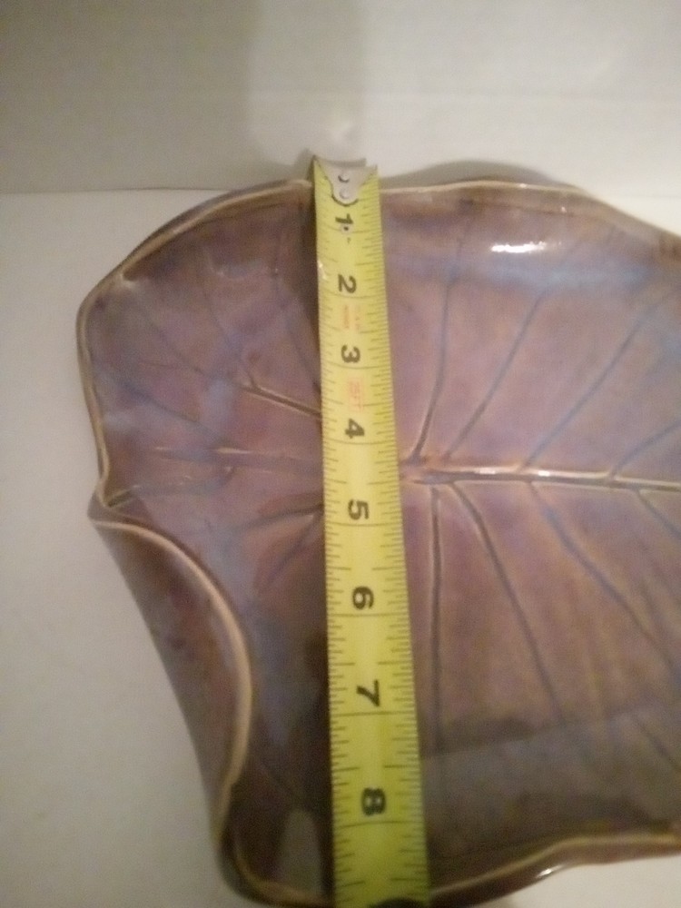 cermaic leaf center piece pre owned