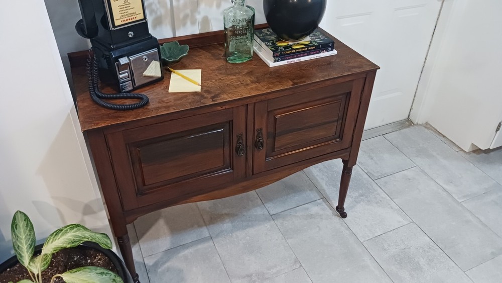 Walnut Antique Sideboard Buffet Cabinet 2 Doors With Lock On Casters