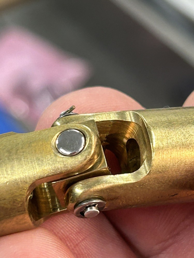 QTY 1 UNKNOWN MAKER SOLID BRASS UNIVERSAL JOINT 1/4" BORE BOTH ENDS 2 SET SCREWS