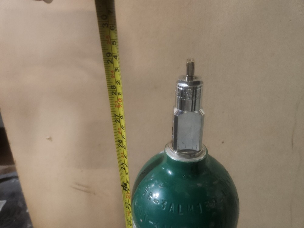 Medical Oxygen Tank Size E  Empty  UN 1072
