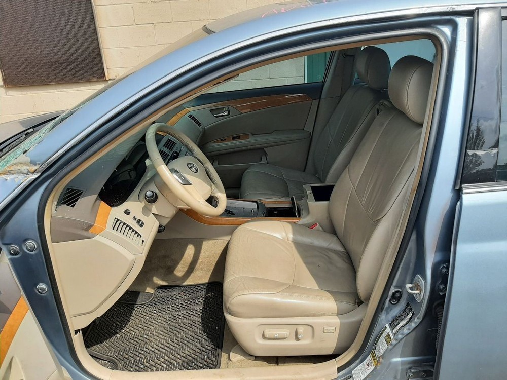 AVALON 2007 High Mounted Stop Light 1040465