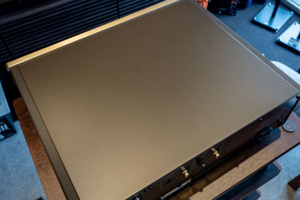 Accuphase DG-28 DIGITAL VOICING EQUALIZERDIGITAL