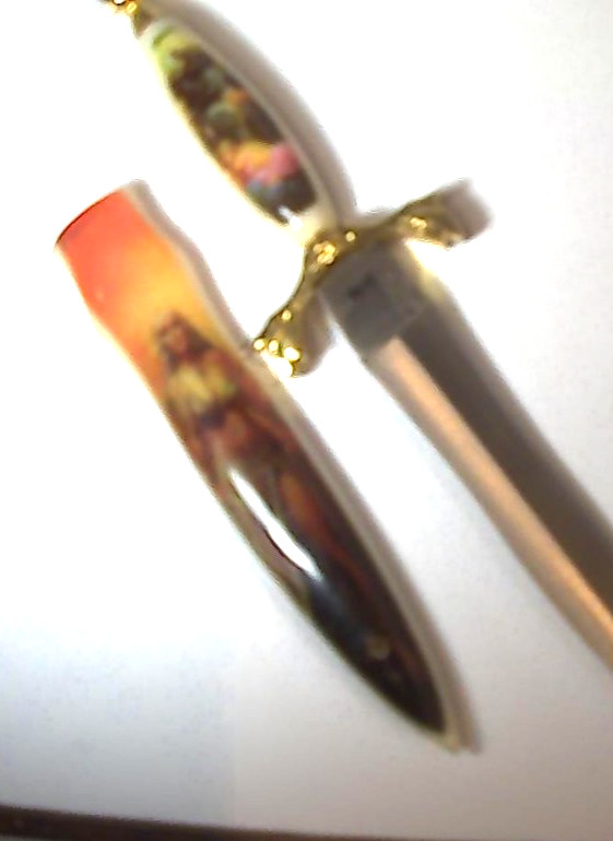 BEAUTIFUL DECORATIVE DAGGER & SHEATH WITH WOMEN & BOX