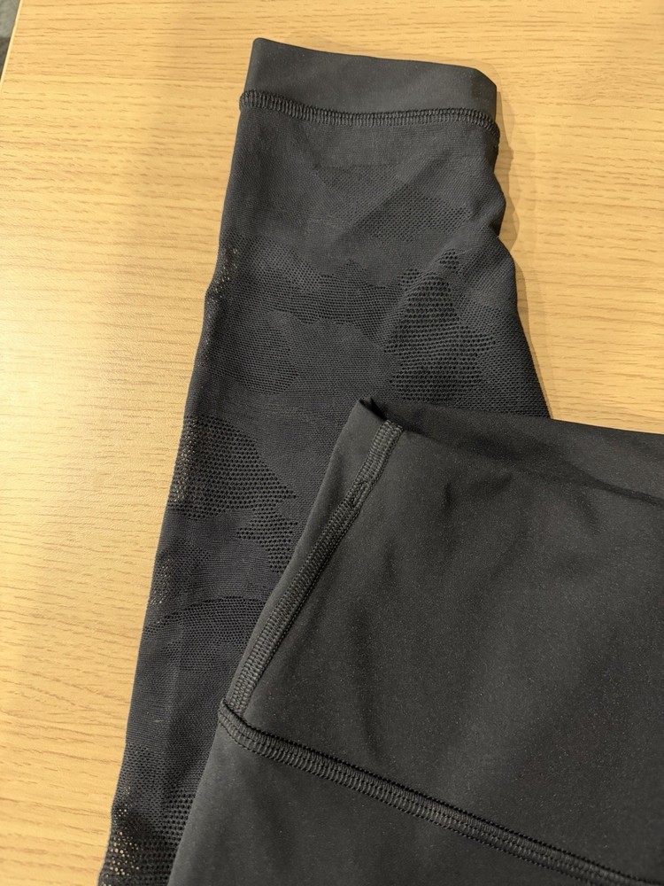 Lululemon sheer will HR tight 28” camo size 4