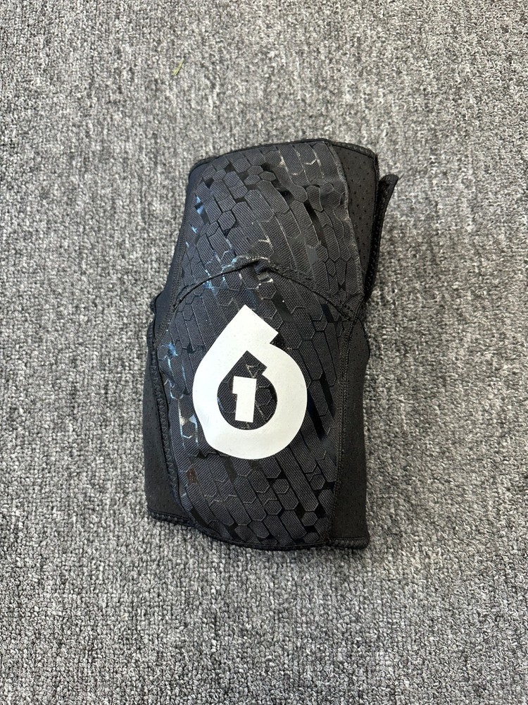 SixSixOne Riot Knee Medium