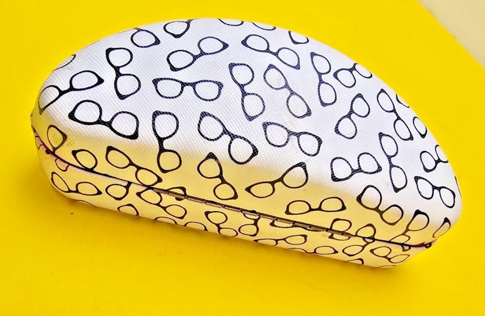JESSICA MCCLINTOCK HARD EYEGLASS CASE