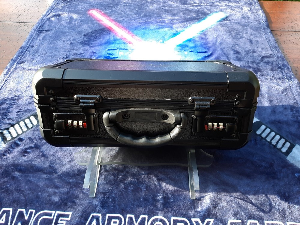 CUSTOM LIGHTSABER 2 HILT LOCKING CASE ON SALE!