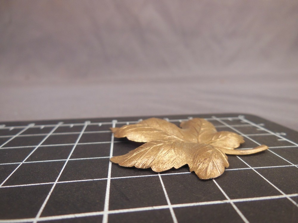 Maple leaf Curled brass stamping jewelry finding (osb247)