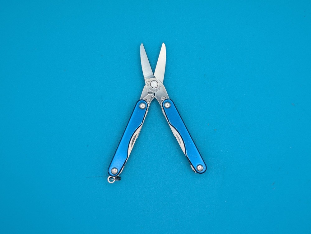 Leatherman Squirt S4 Multi-Tool, Key Ring, Retired, BLUE!