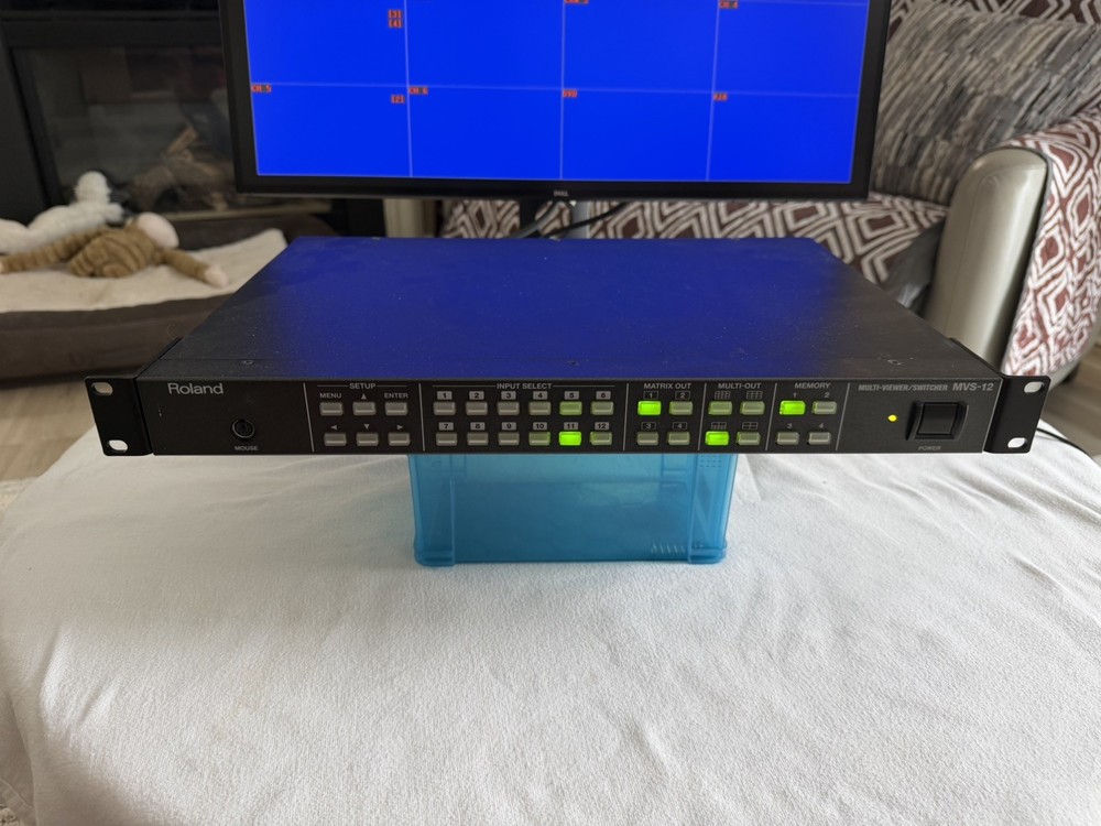ROLAND MVS-12 Multi-Viewer / Matrix Switcher